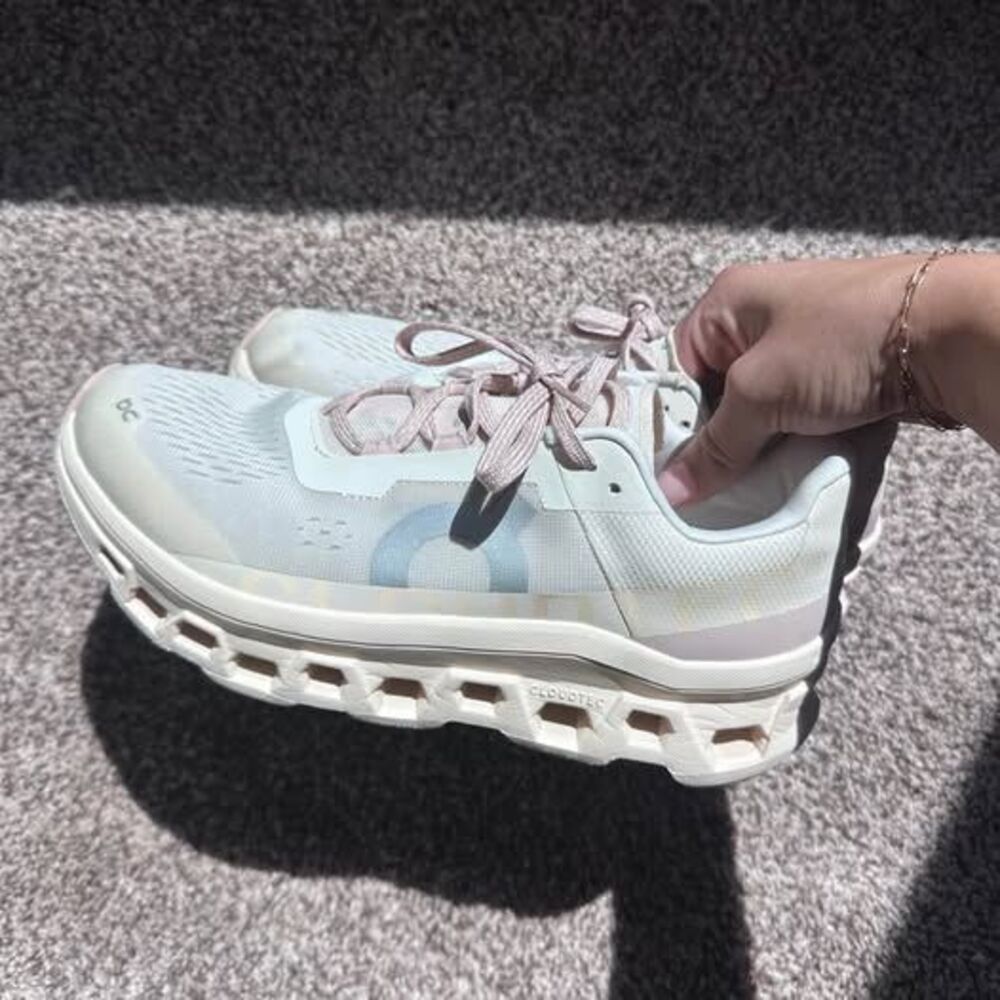 On Cloudmonster pink Running Shoes